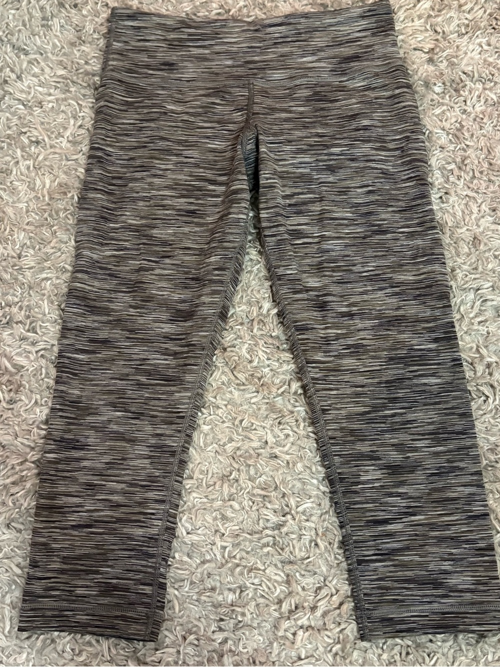 LULULEMON 6 ✨ capri length leggings with stretch black + white VGUC
